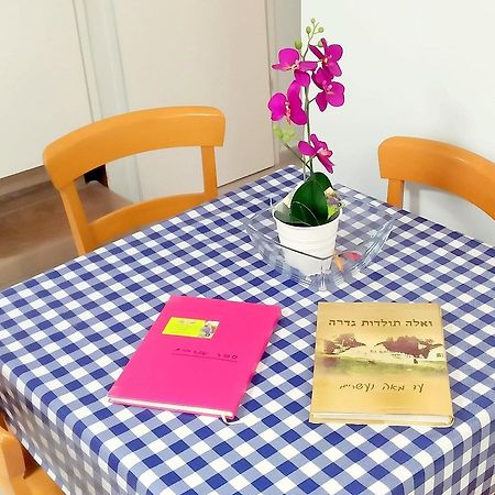 Like Home Gedera Buitenkant foto