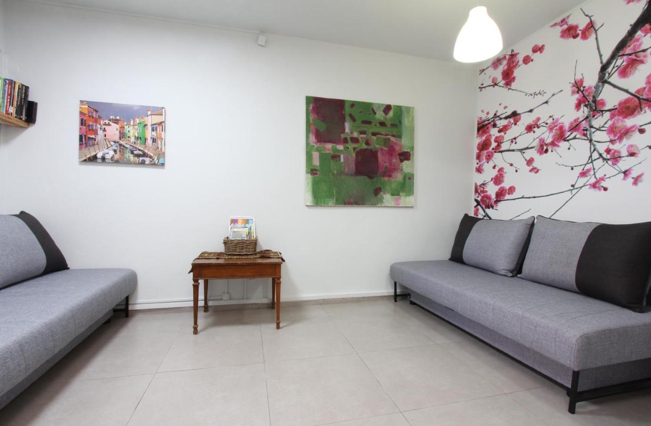 Like Home Gedera Buitenkant foto