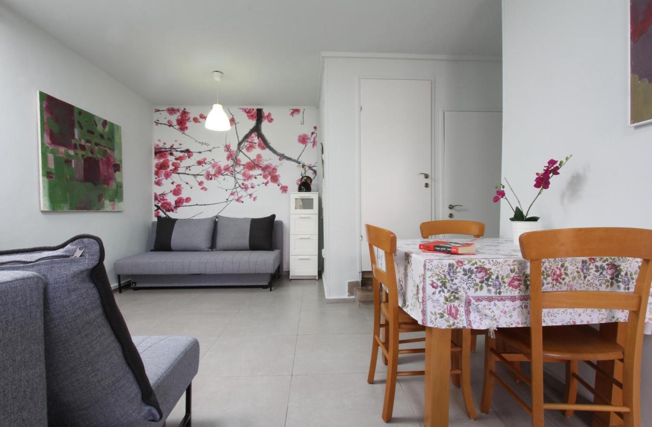 Like Home Gedera Buitenkant foto