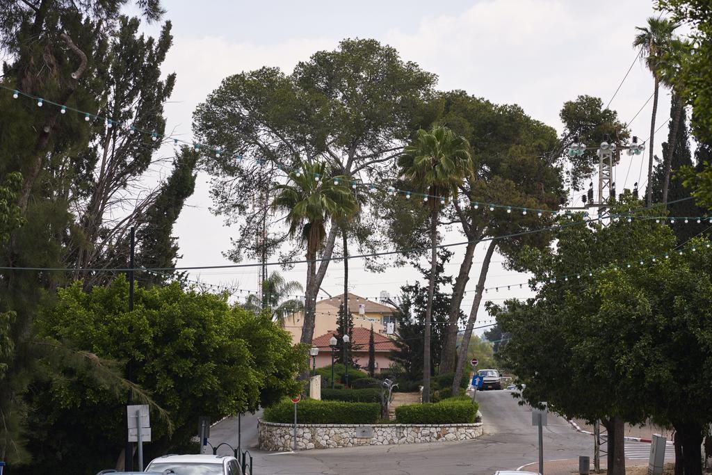 Like Home Gedera Buitenkant foto