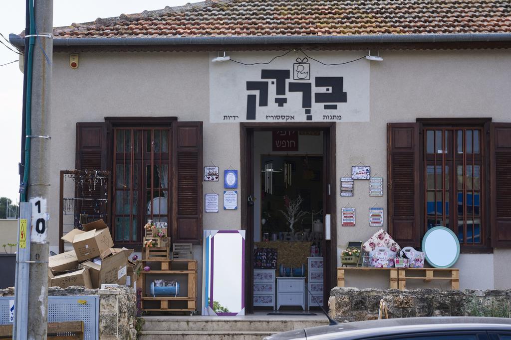 Like Home Gedera Buitenkant foto