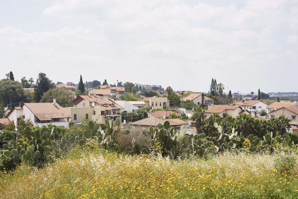 Like Home Gedera Buitenkant foto