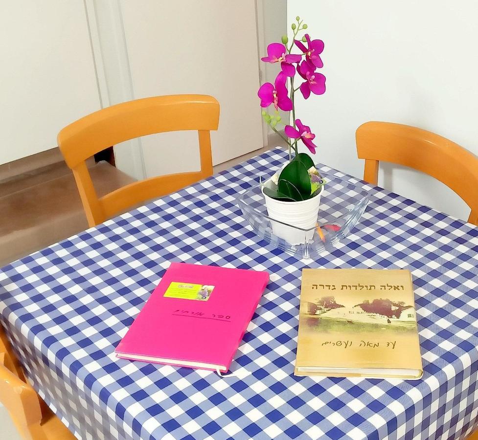 Like Home Gedera Buitenkant foto